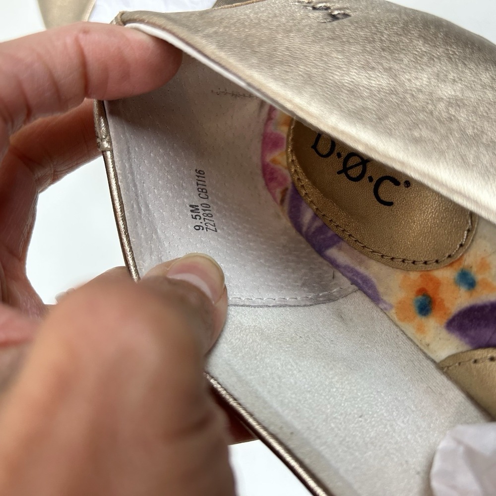 B.O.C. Mary Jane Whimsy Kawaii Gold Metallic Women's Sz 9.5M Comfort Flats Shiny - Picture 10 of 10